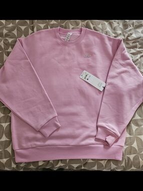 ALO Yoga Accolade Candy Heart Pink Sweatshirt Size M NWT